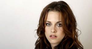 Kristen Stewart and Elizabeth Banks Cast in Dark Comedy The Big Shoe