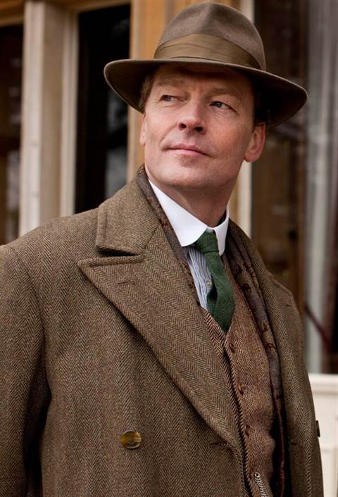 Game of Thrones' Iain Glen Set to Play Bruce Wayne in Titans