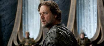 Russell Crowe Discusses Suiting Up for Superman Prequel