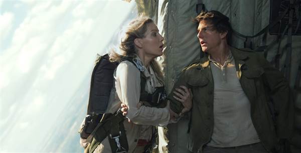 The Mummy Filmmakers Discuss Tom Cruise's Zero Gravity Scene fetchpriority=
