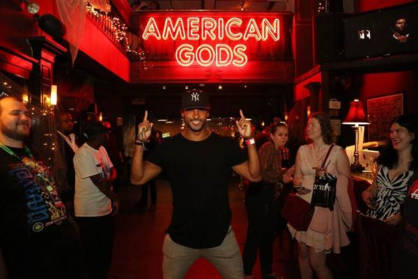 American God's Jack's Crocodile Bar Comes Alive During New York Comic Con 2017 fetchpriority=