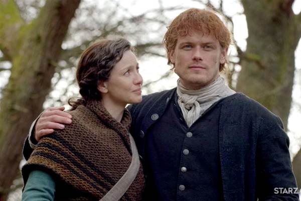 Starz Surprises at NYCC with Unannounced Screening of Season Four Premiere Episode of Outlander fetchpriority=