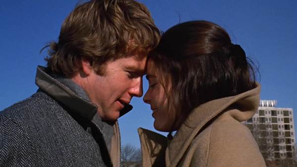 Ali MacGraw and Ryan O'Neal to Receive Walk of Fame Stars in Double Ceremony fetchpriority=