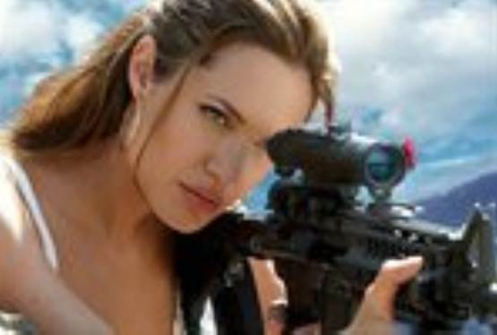 Angelina Jolie to Star in Luc Besson Sci-Fi Thriller