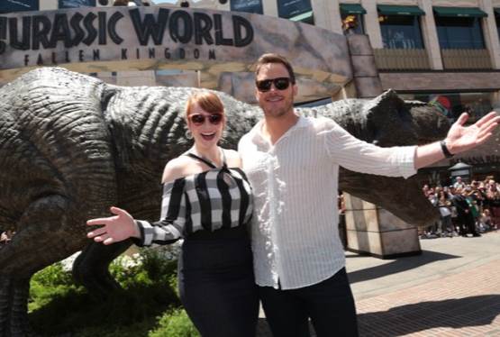 Chris Pratt and Bryce Dallas Howard Unbox Enormous Jurassic World Amazon Delivery
