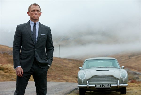 Daniel Craig Signs on for Bond 25