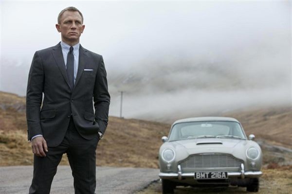 Daniel Craig Confirms His Return for Bond 25