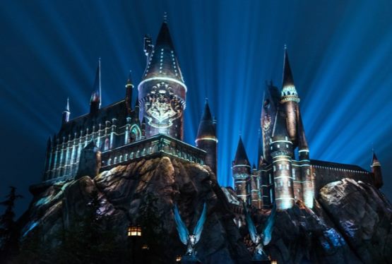 Universal Orlando Resort to Debut The Nighttime Lights at Hogwarts Castle