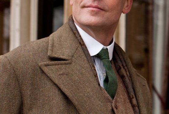 Game of Thrones' Iain Glen Set to Play Bruce Wayne in Titans