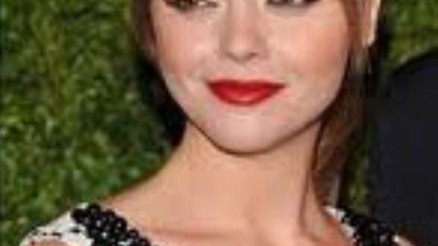 Christina Ricci Talks About Pan Am