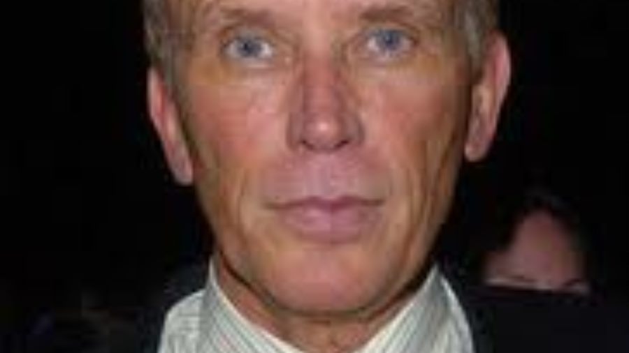 Peter Weller Signs on for Star Trek Role