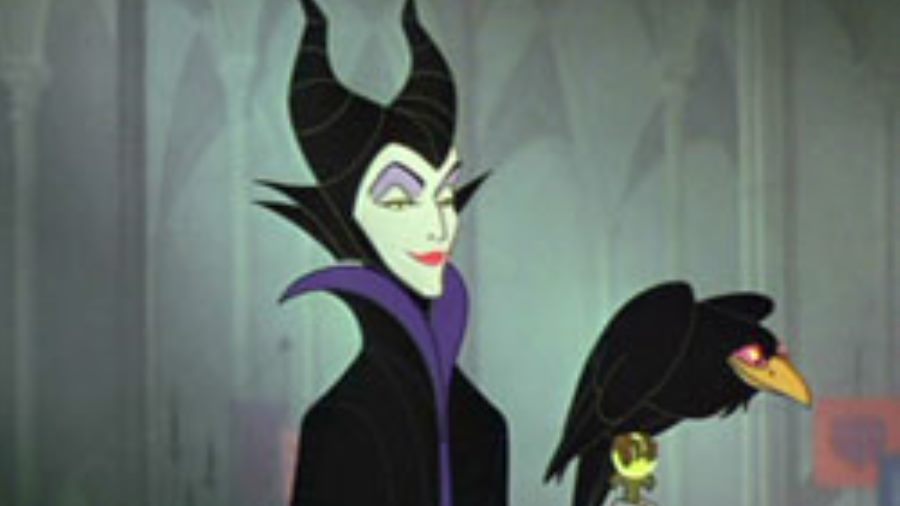 Elle Fanning To Play Against Angelina Jolie In Maleficent