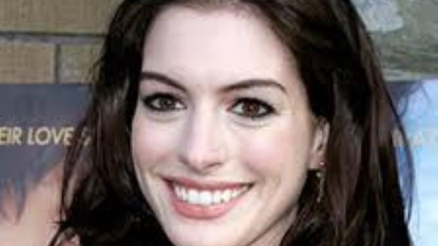 Anne Hathaway May Lead Robopocalypse