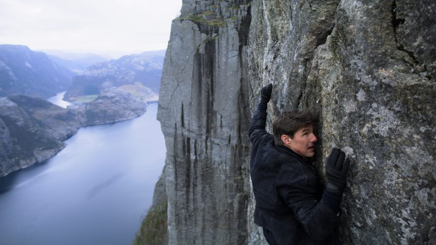 Tom Cruise Surprises CineEurope Convention Attendees