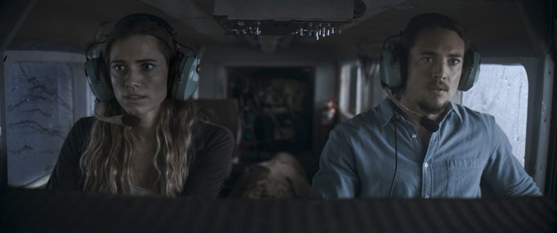 Horizon Line Courtesy of STX Entertainment. All Rights Reserved.